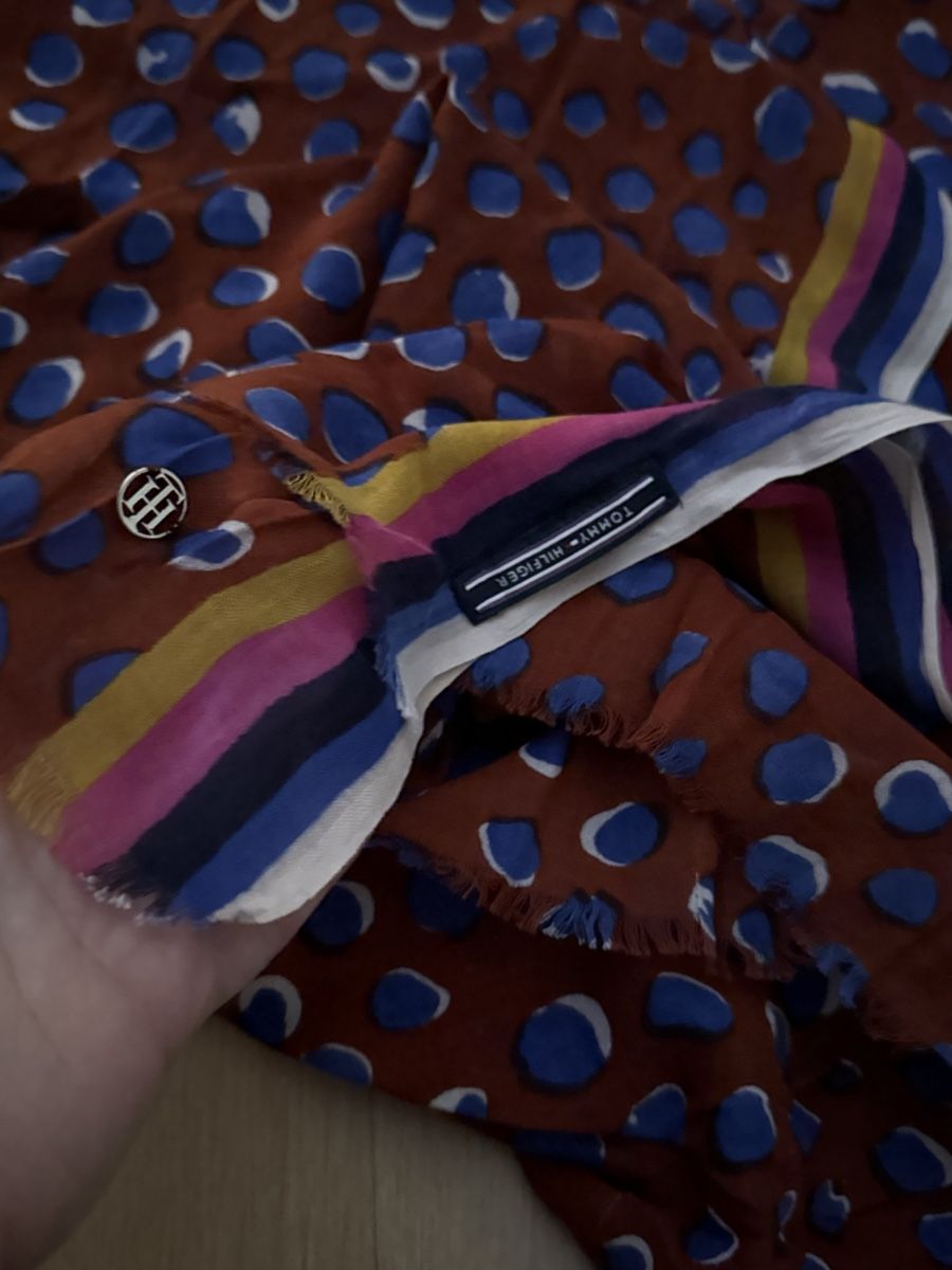 Foulards & écharpes: Tommy Hilfiger Damen Tuch Neu – Neuf (Voir description) à Zollikerberg par Atelier108 3