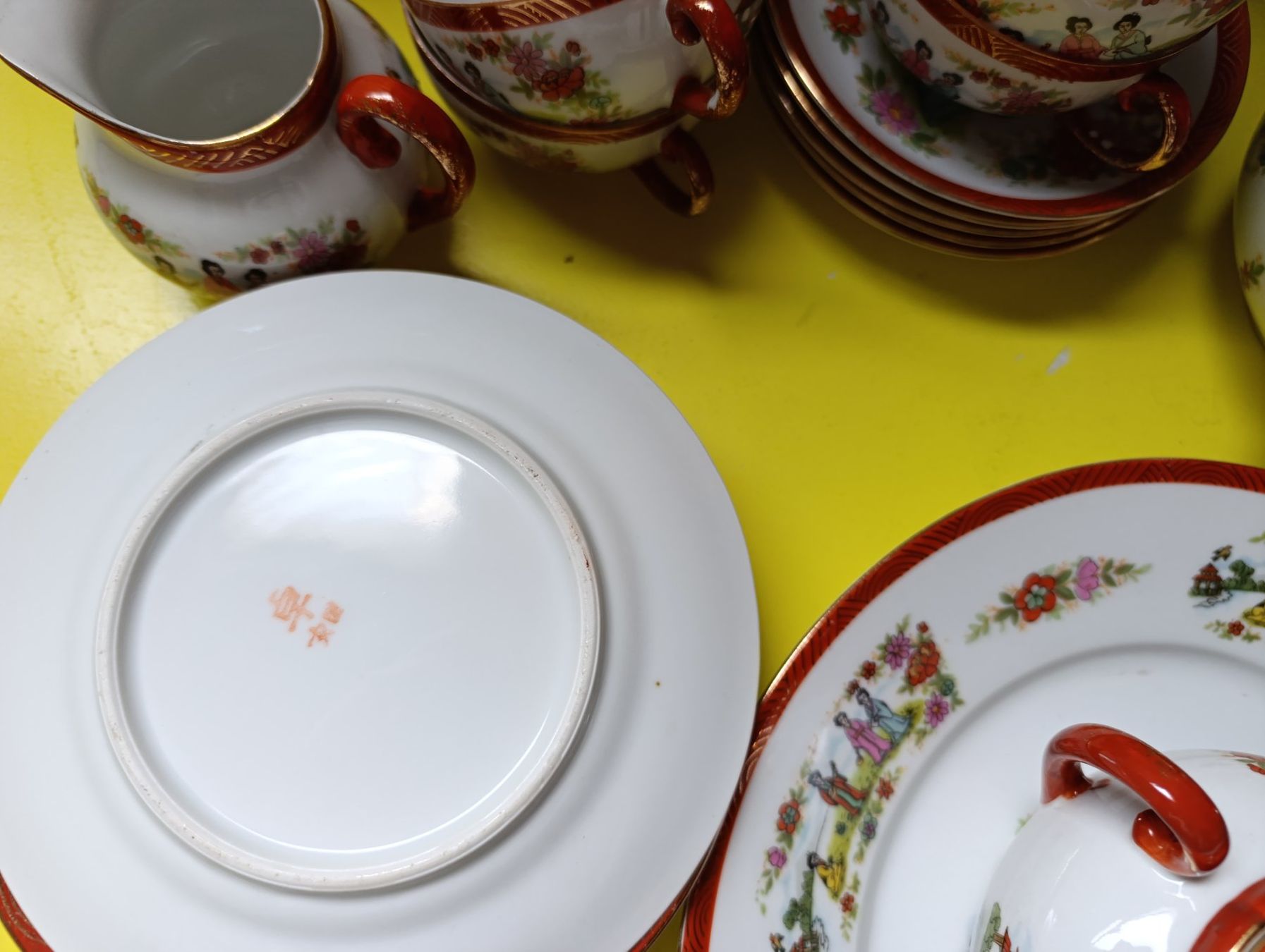 Set di piatti: Geschirrset, Japan-Motive – Usato da zofingen venduto da Blume14 2