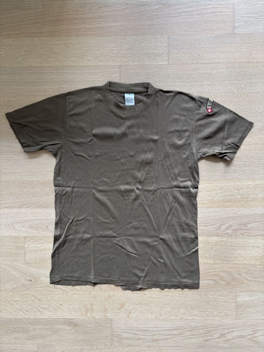 Schweizer Armee T-shirt: Schweizer Armee Shirt (Gr. 52) – Usato da Wallisellen venduto da simeli94