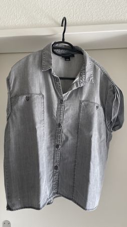 Coole Jeansbluse sommerlich leicht von Monki Gr. S