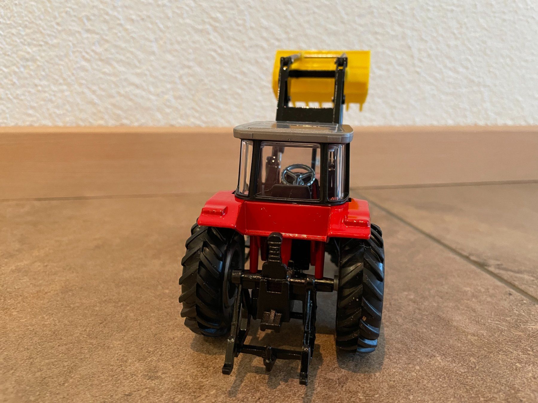 Massey Ferguson Trattori: SIKU Massey Ferguson 4270 mit Stoll Frontlader – Nuovo e nell'imballaggio originale da Kreuzlingen venduto da Stefan1150 2