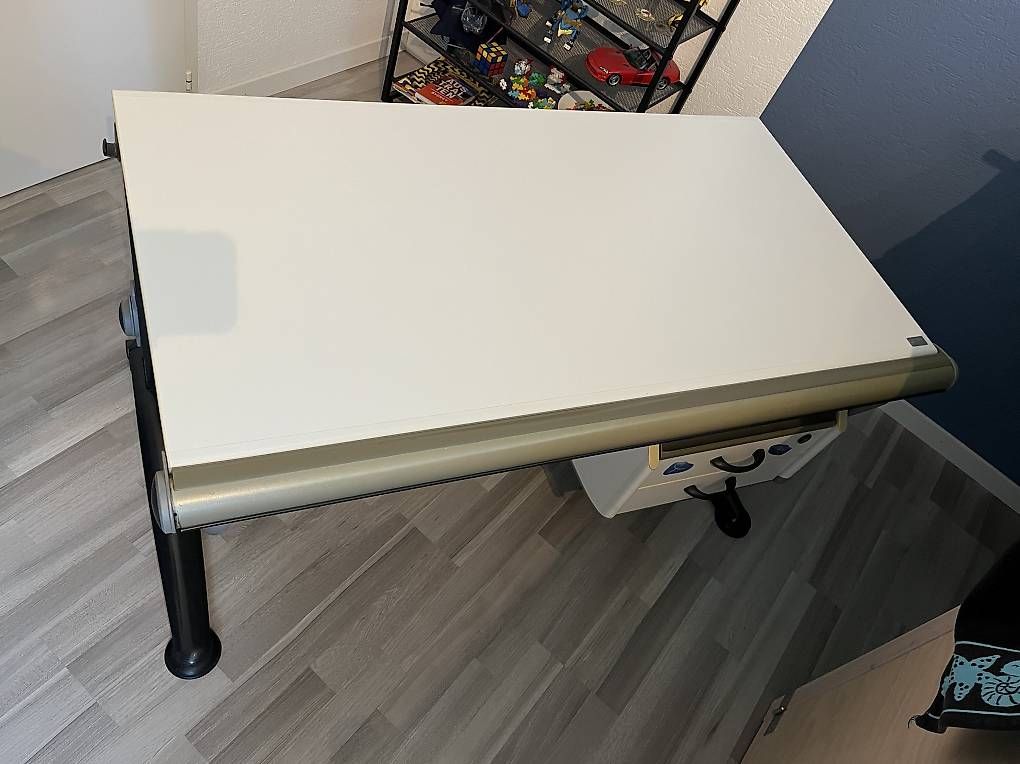 Moll Schreibtische: Kinderpult Moll – Gebraucht aus Vordemwald von Musito