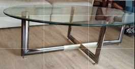 ovaler Glas-Couchtisch