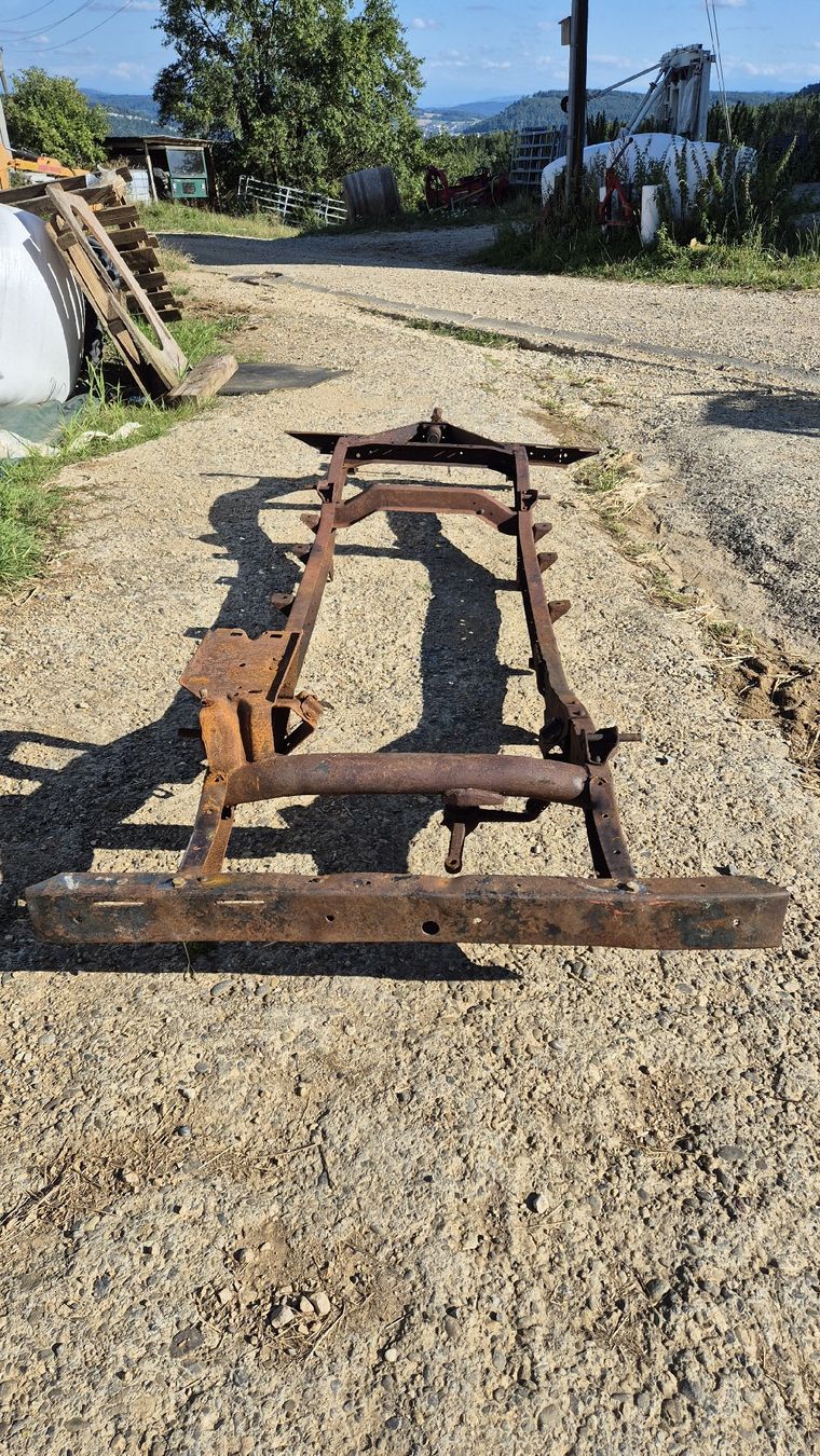 Jeep Tutti pezzi di ricambio auto: Willys Jeep Cj3b Chassis – Usato da Villigen venduto da Nakais