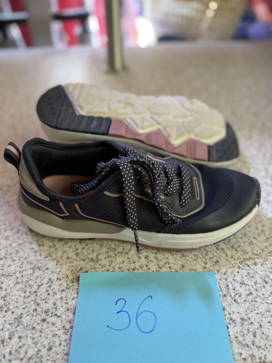 Chaussures filles: Kinderschuhe 2x Gr.36 – D'occasion à La Garde (Sembrancher) par jan_b6mp 1