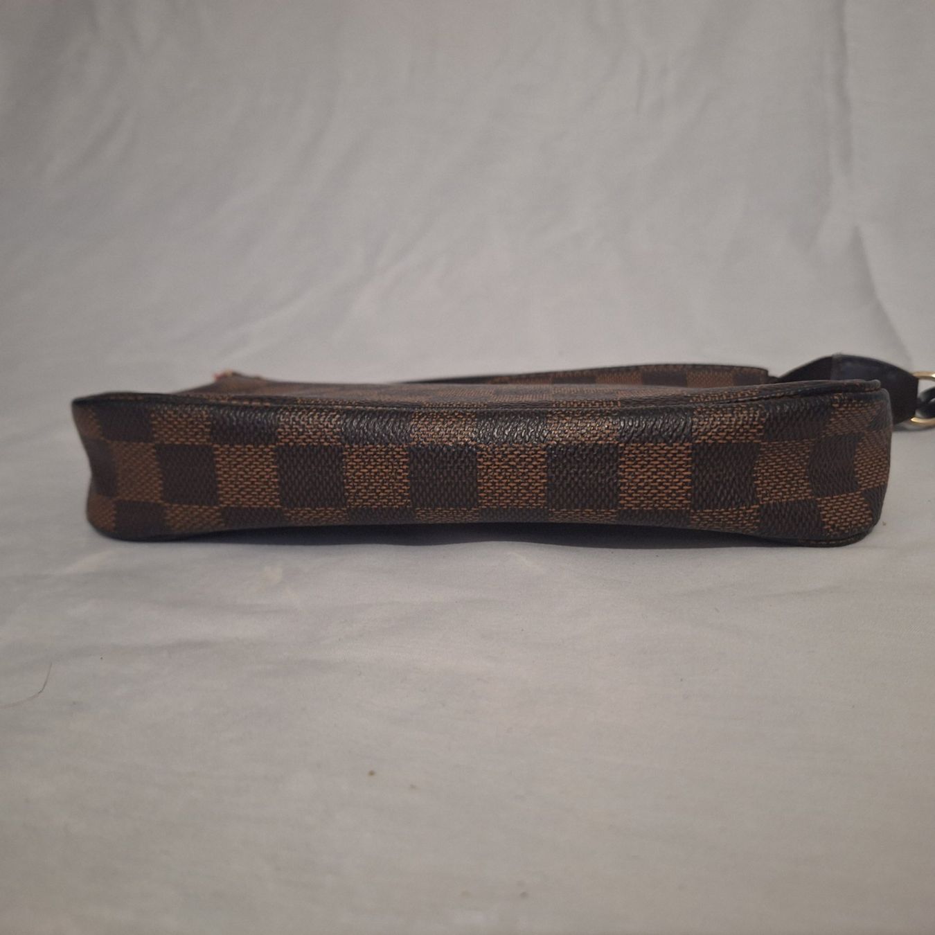 Louis Vuitton Taschen: Louis Vuitton Damier Ebene Pochette – Gebraucht aus Kilchberg ZH von mrmame 3