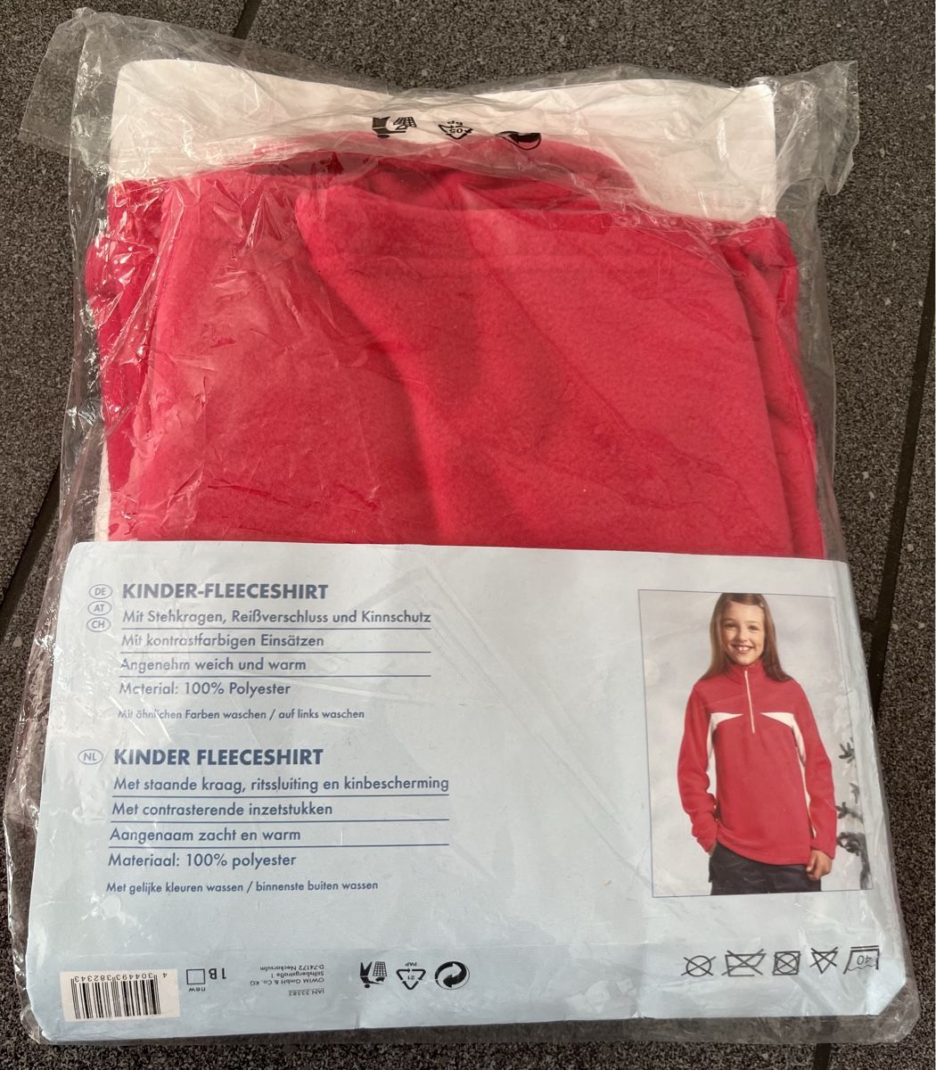 Pullover & Sweatshirts: Nagelneues Kinder Fleeceshirt Gr. 134/140 – Neu und originalverpackt aus Hünenberg See von spartakus02 1