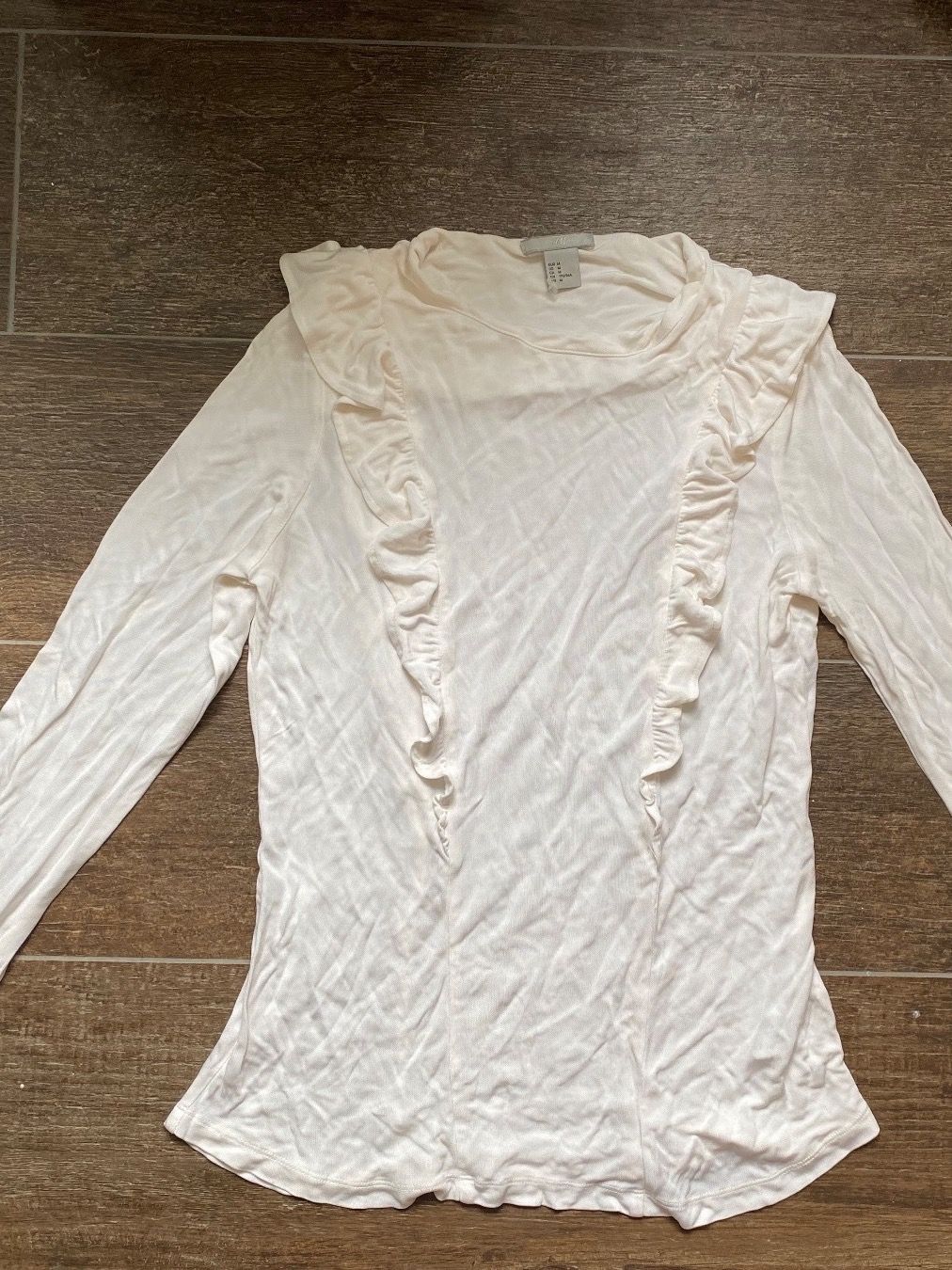 H&M Top: H&M 🤍 pull à volants M – Usato da Muraz (Collombey) venduto da iLoveNYC 1