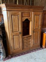 Un lot de mobilier rustique