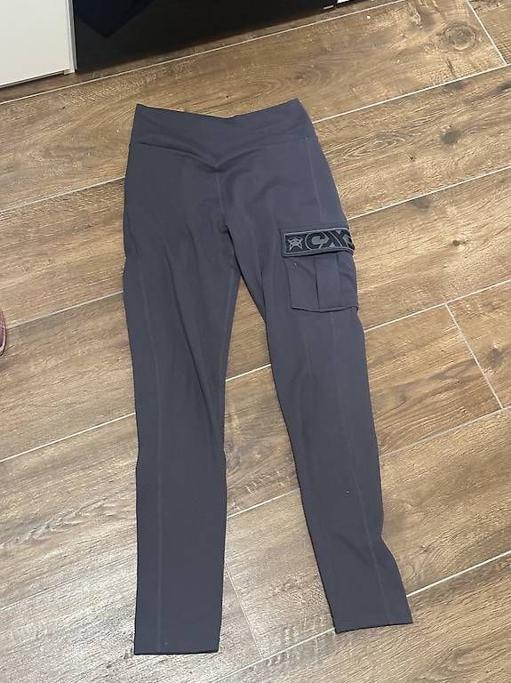 Leggings: Foxed Cargo Leggins – Usato da Rickenbach LU venduto da nur_lars