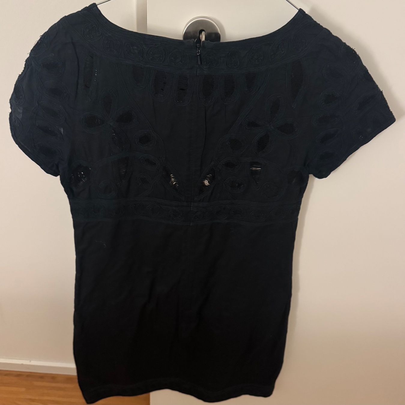Vestiti: Edles kurzes dunkelblaues Kleid – Nuovo (secondo la descrizione) da Binningen venduto da lea_5mf8 2