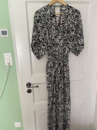 MNG Overall Selva Schwarz Weiss Blumenmuster Grösse L mit Et