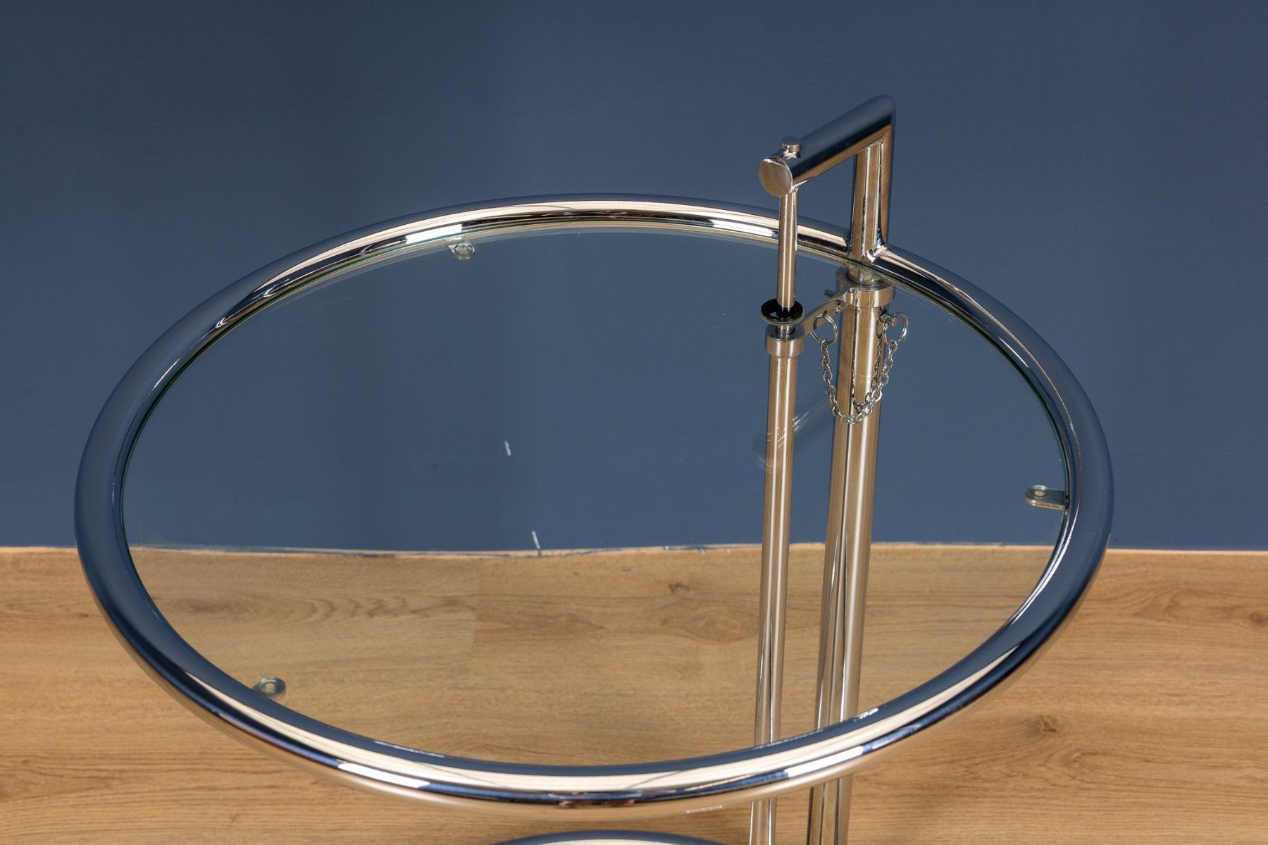 Tavoli: Eileen Gray Adjustable Table E 1027 Beistelltisch Replica – Usato da Winterthur venduto da Restored 3