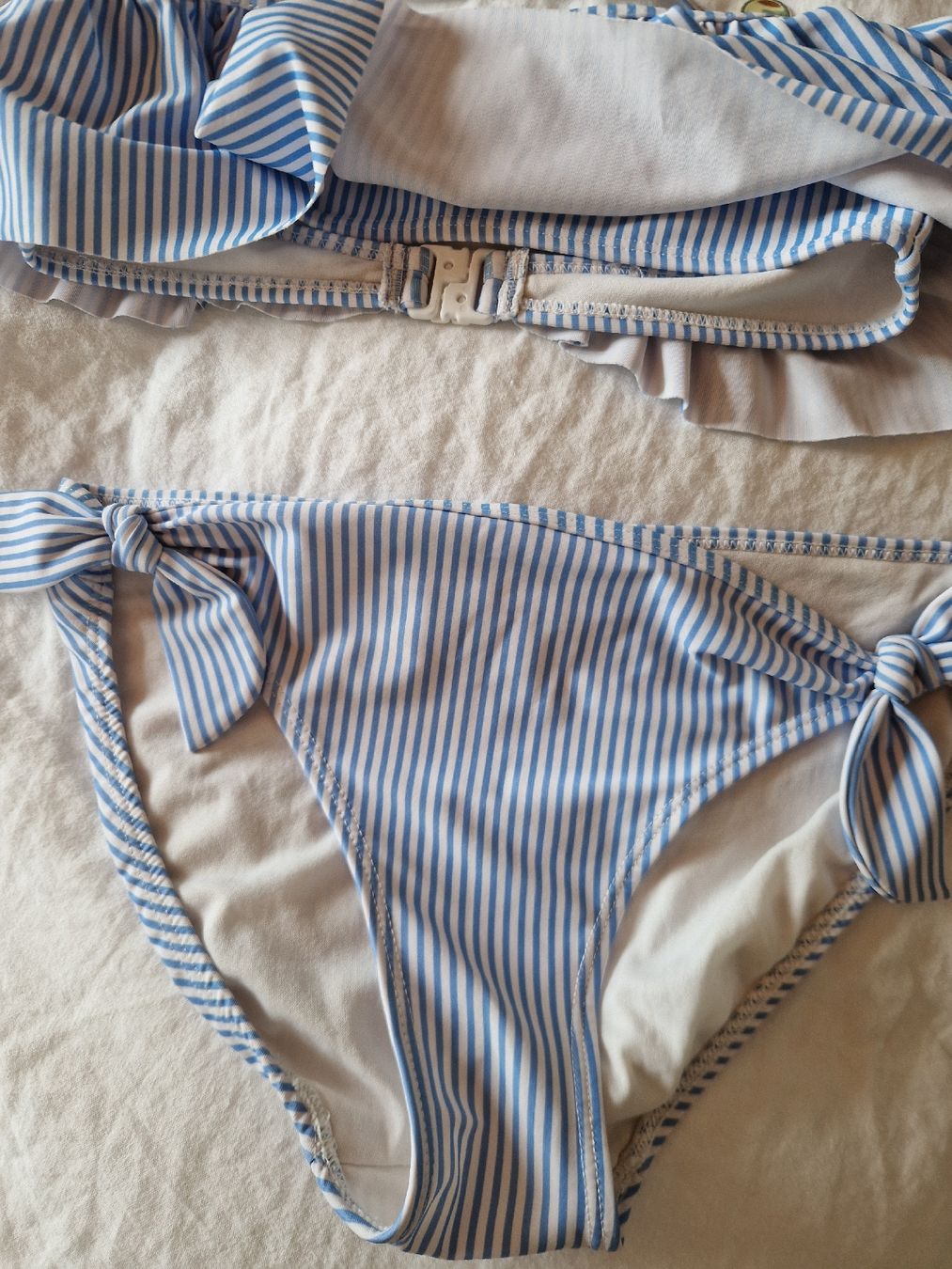 H&M Costumi da bagno & Bikini: Bikinihose gestreift, hellblau/weiss, Grösse 134 Sommer – Usato da Gwatt (Thun) venduto da Letzte-Chance-III 4