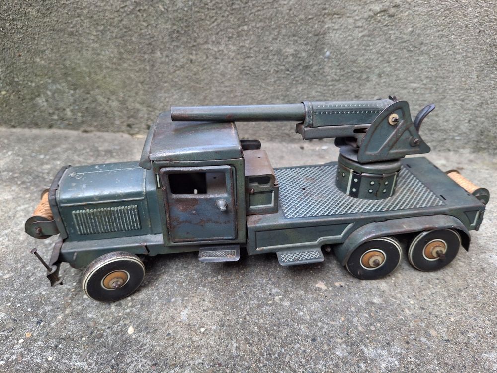 Jouets: Antiker Blech LKW mit Kanone, Vintage Spielzeugauto – D'occasion à Horriwil par TOKYONIGHTS