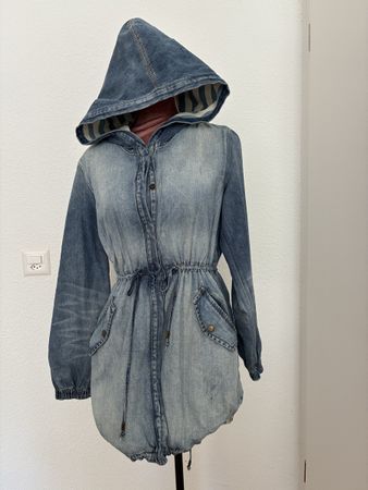 Guess Jeansjacke mit Kapuze blau Grösse S guter Zustand