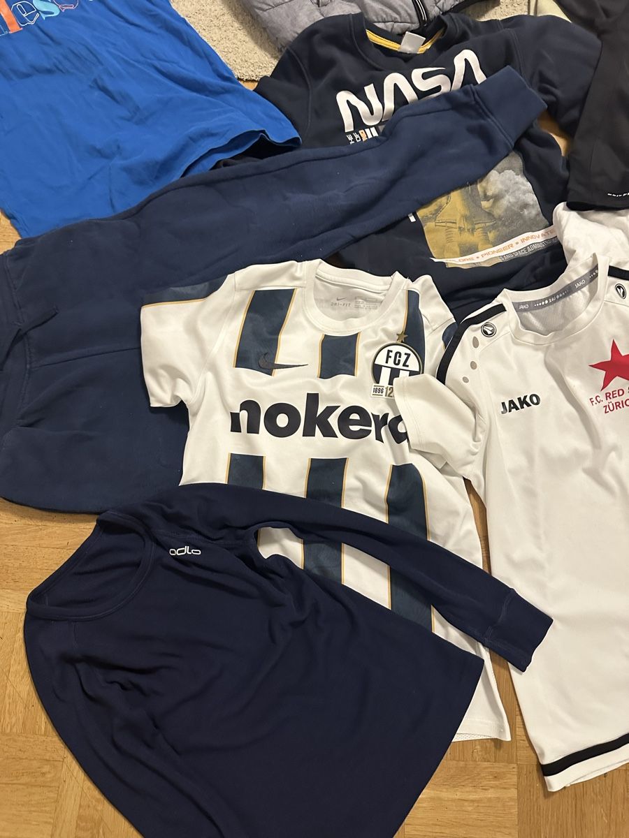 Lotti & Set di vestiti: Jungenpaket 140 – Usato da Zürich venduto da ege_2ghf 2