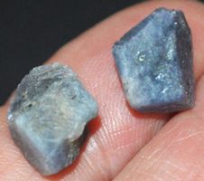 Mineralien Set L-8472 – 2 Stück Korund Saphir 20.00 Karat