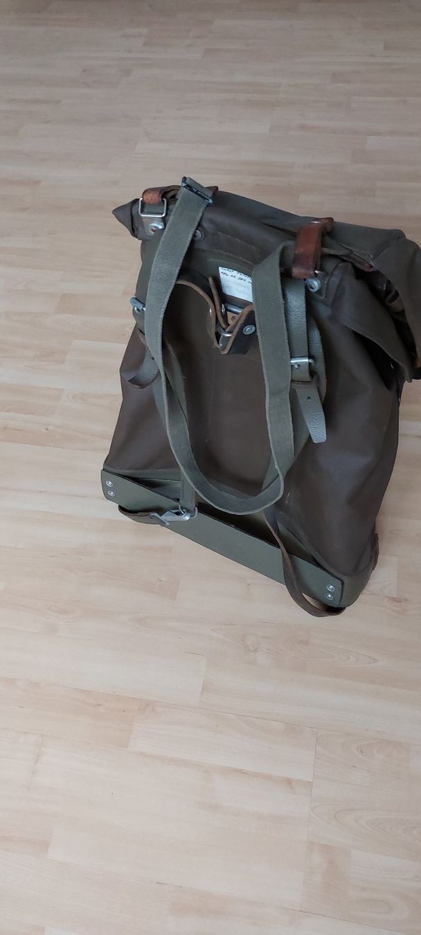 Schweizer Armee Zaini: Schweizer Militärrucksack – Usato da Lupfig venduto da Robob2 1