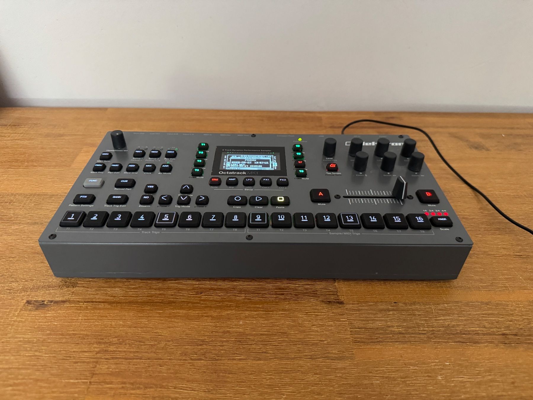 Elektron Strumenti musicali: Elektron Octatrack MKII – Performance Sampler + Netzteil – Usato da Auenstein venduto da Adrianwisard71 1