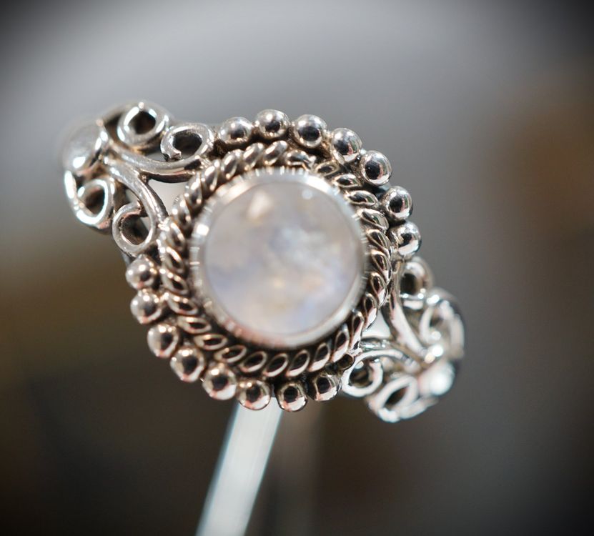 925 Sterlingsilber Mondstein Ohrringe Mit Zinken-Einstellung – 1,8 Cm, Handgefertigt, Für Empfindliche Haut | Perfektes Geschenk