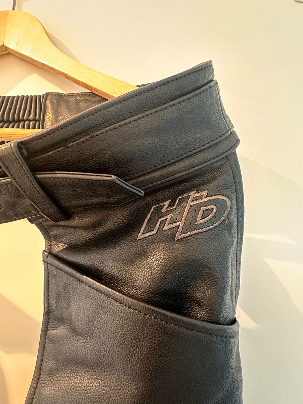 Harley-Davidson Completi: Original Harley-Davidson Lederkombi (Large) – Usato da Aarau venduto da Binfch 8