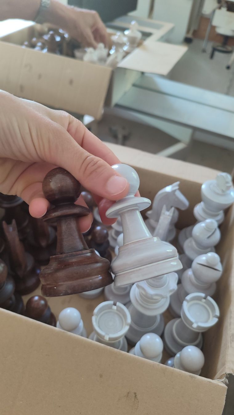 Jeux: Schachfiguren Holz Handmade NEU – Neuf avec emballage d'origine à Brüttisellen par nic_xm7s 1
