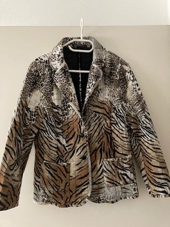 1 Damen-Blazer Leopard-Muster inkl. beigem T-Shirt, Gr. 42