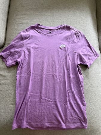 Comme neuf - T-shirt Nike violet taille M