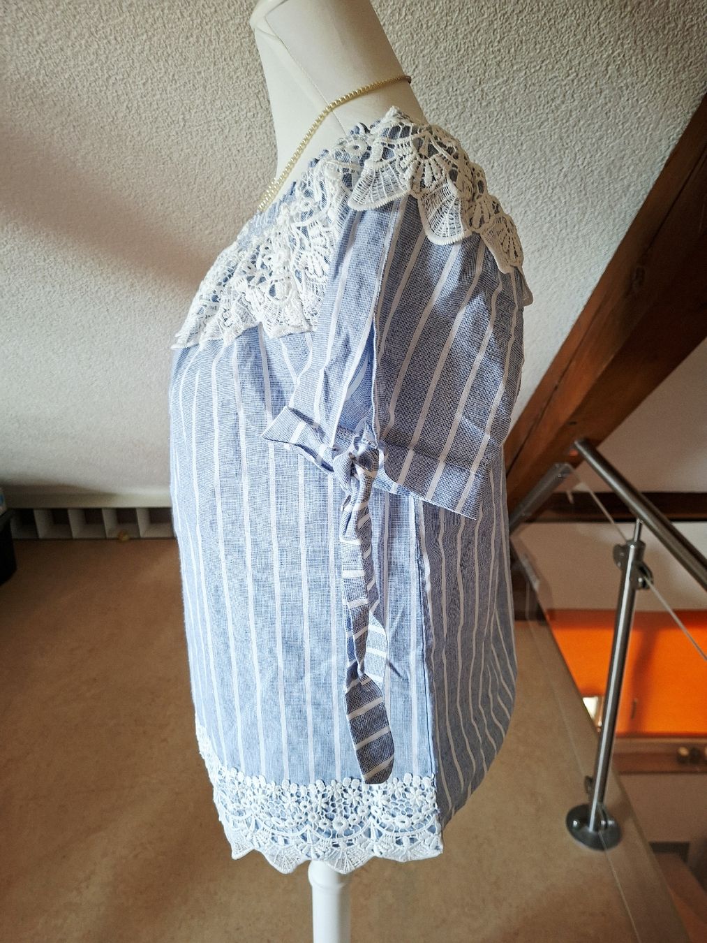 Camicette: Chicoree Bluse Grösse L blauweiss gestreift mit Spitze – Usato da Klingnau venduto da vollmond36 1
