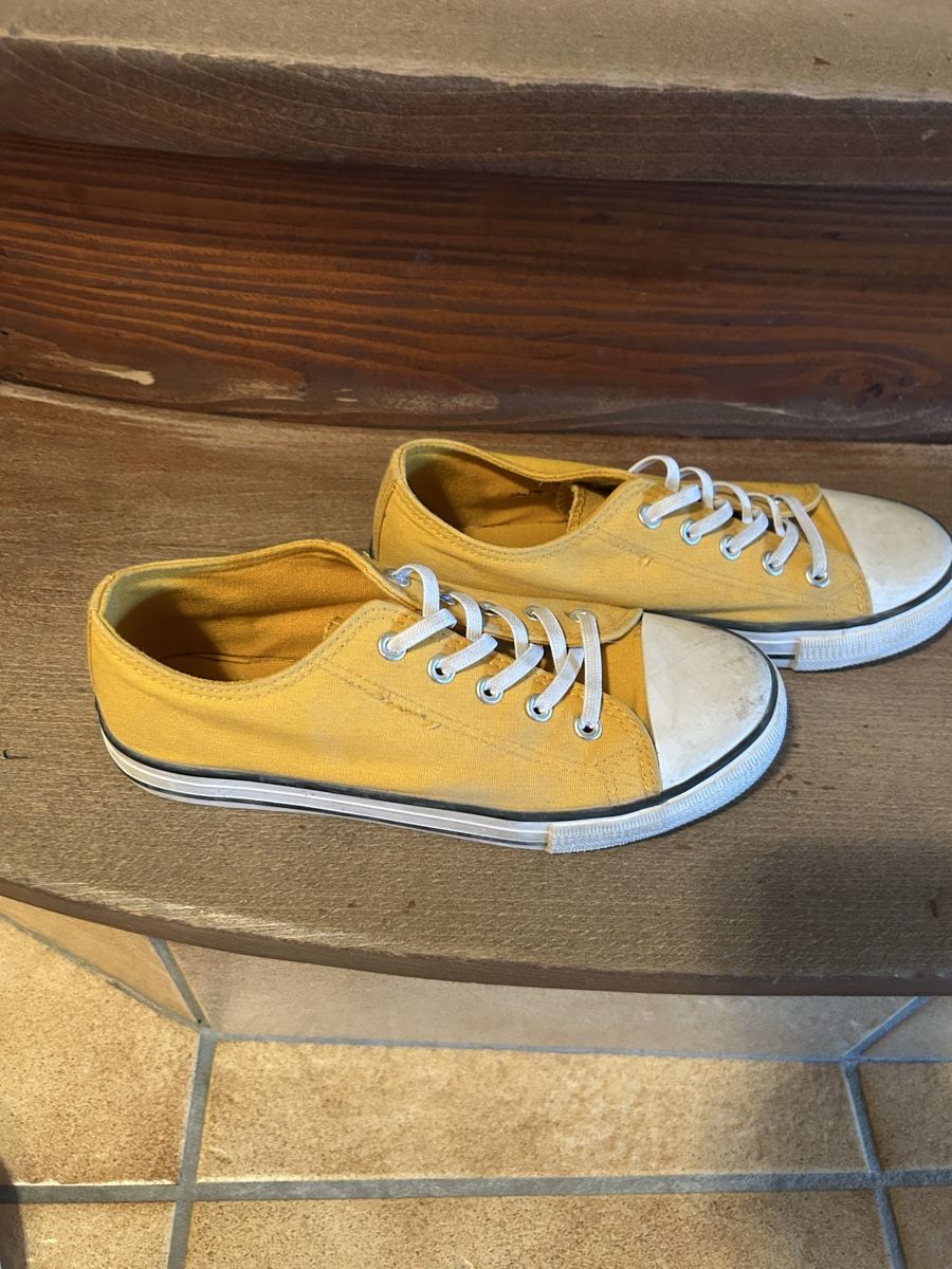 Scarpe da uomo: Gelbe Sneaker Gr. 35 – Usato da Illighausen venduto da Schneckli01 1