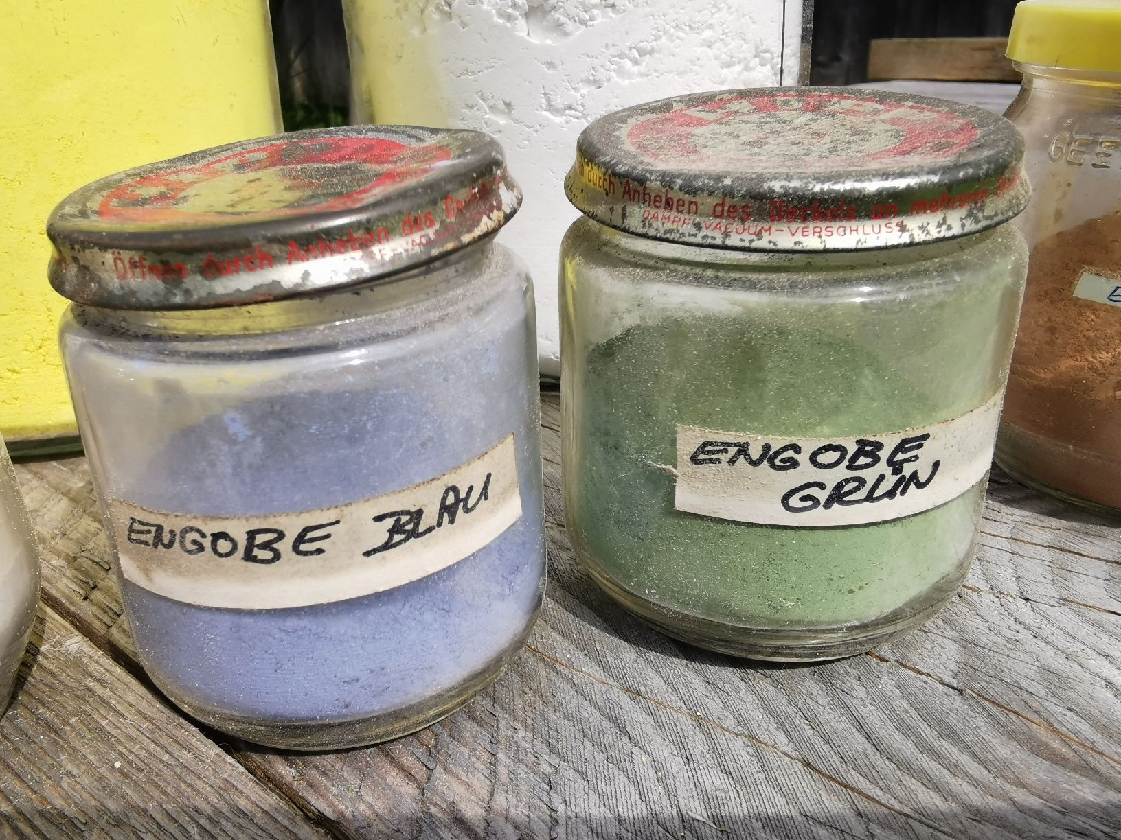 Farben: Farbpigmente verschiedene Farben, Engobe etc. – Gebraucht aus Berneck von nerina49 5