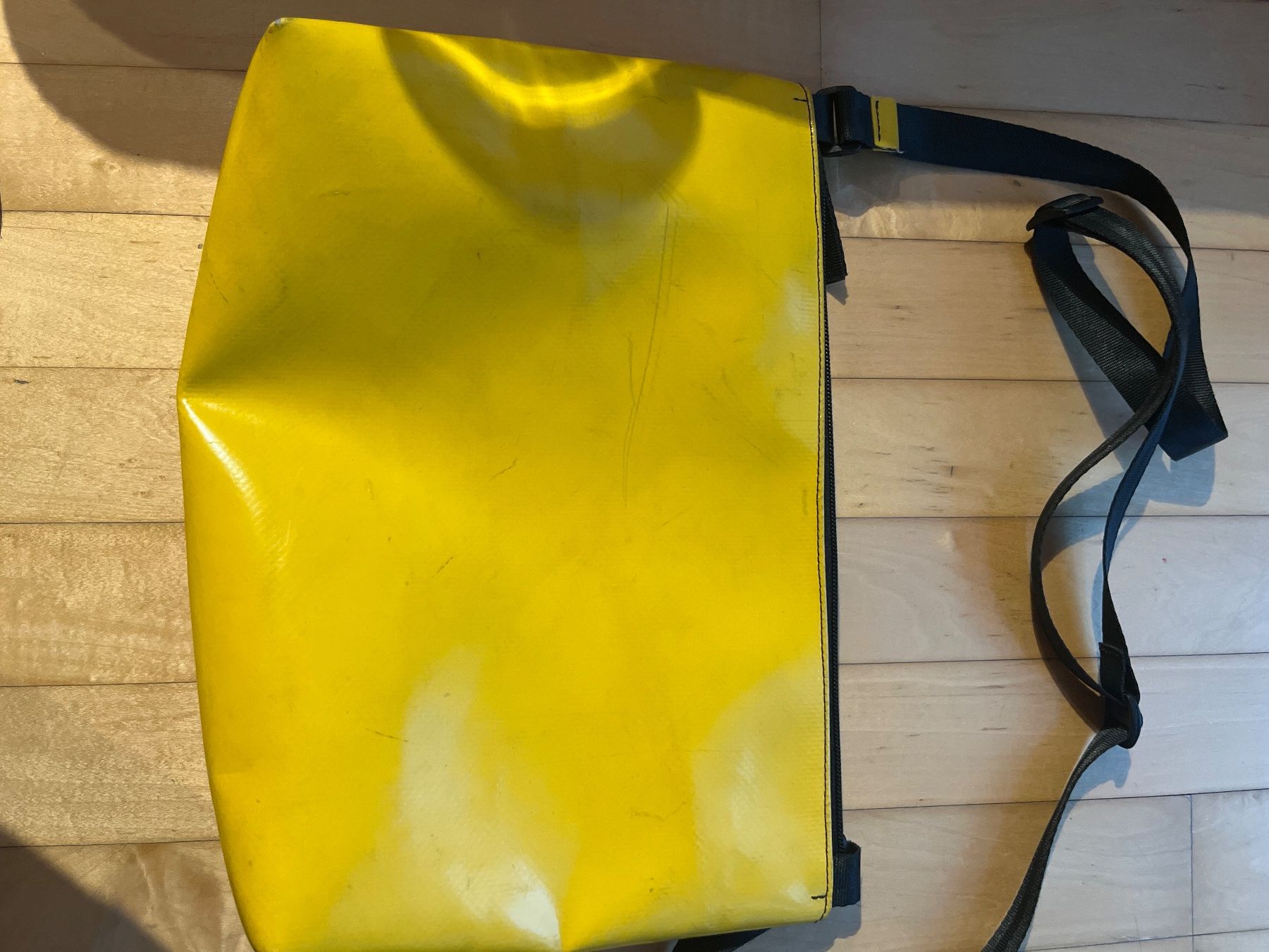 Freitag Taschen für Damen: Freitag F 553 LOU – Gebraucht aus Gampel von pla_xn9j 1