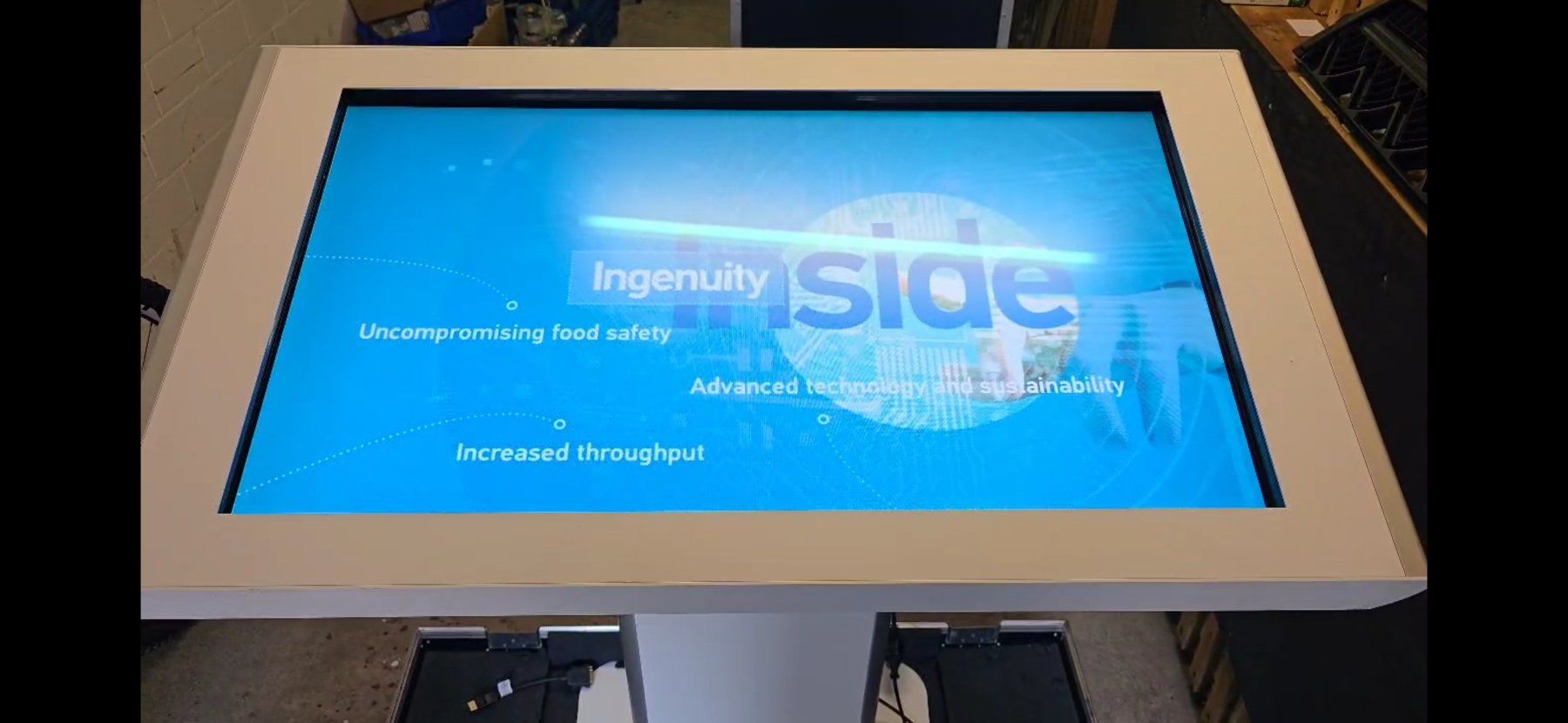 Monitor: Hochwertiger Touchscreen Info-Point – Usato da Bronschhofen venduto da Er-winV 1