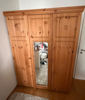 Schrank Kiefer Massiv 3-türig mit Spiegel guter Zustand