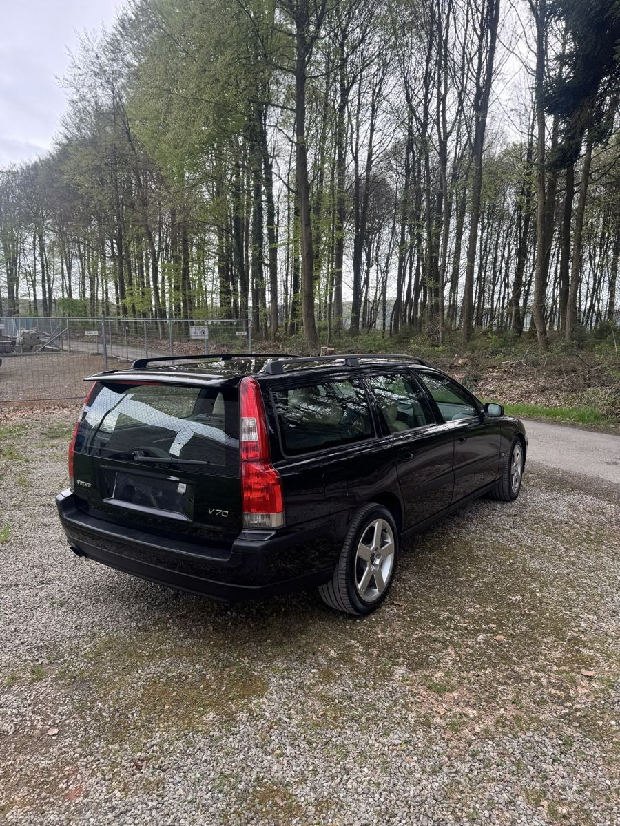 Volvo Automobili: Volvo V70R AWD Handschalter – Usato da Langenthal venduto da Marola05 1