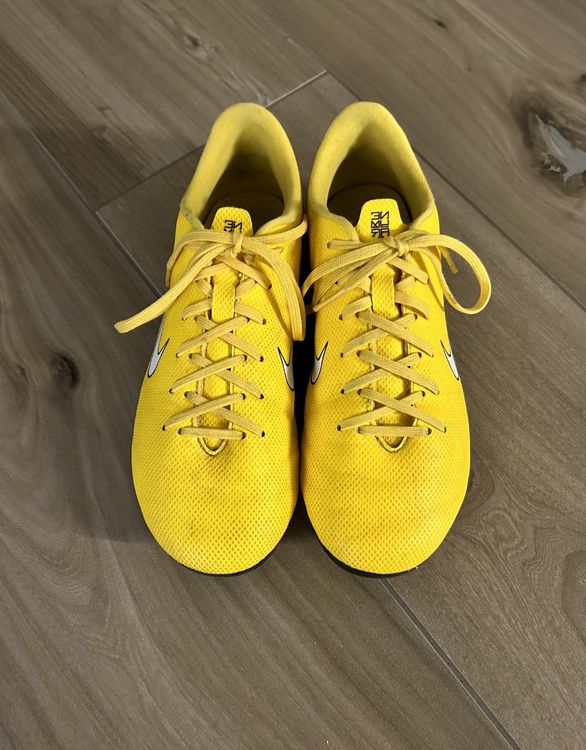 Nike Herrenschuhe: NIKE Fussballschuhe gelb, Gr. 36.5, neuwertig – Gebraucht aus Laufen von Gwitterchischte 1