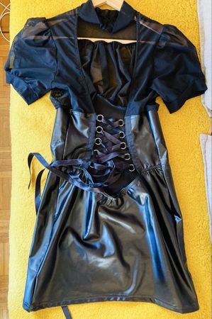 Superbe robe de lingerie très sexy en similicuir