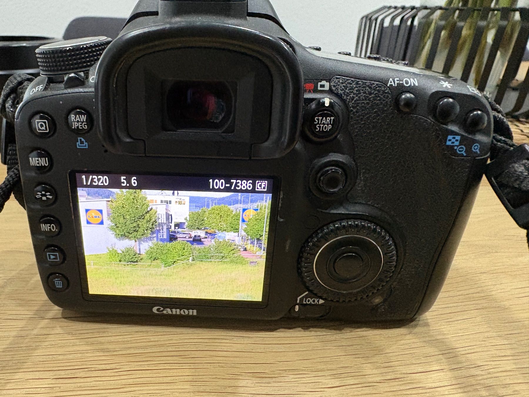 Canon Fotocamera: Canon EOS 7D inkl. viel Zubehör – Usato da Lausen venduto da sen_jm7c 6