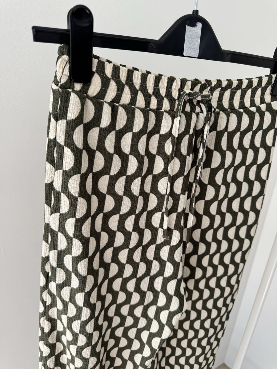 New Look Hosen: New Look new pants with geometric print  – Neu und originalverpackt aus Zürich von di_archive 4