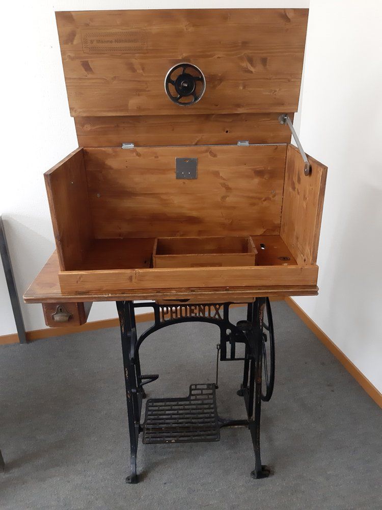 Allestimento di negozi e stand fieristici: Minibar S’Manne Nähkästli – Usato da Meilen venduto da gwunderfitzig