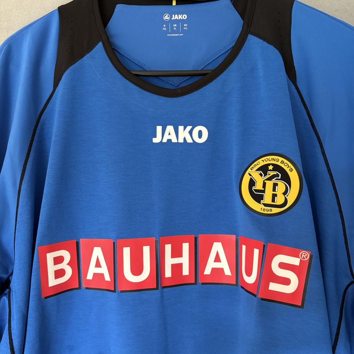 Jako Canottiere & Pantaloni: Bsc Young Boys Trikot Jako – Usato da Winterthur venduto da LaBodega 1