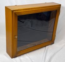Ancienne vitrine à médailles en bois – années 50