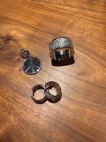 Edler Schmuck: Ring, Ohrringe, Anhänger mit Steinchen