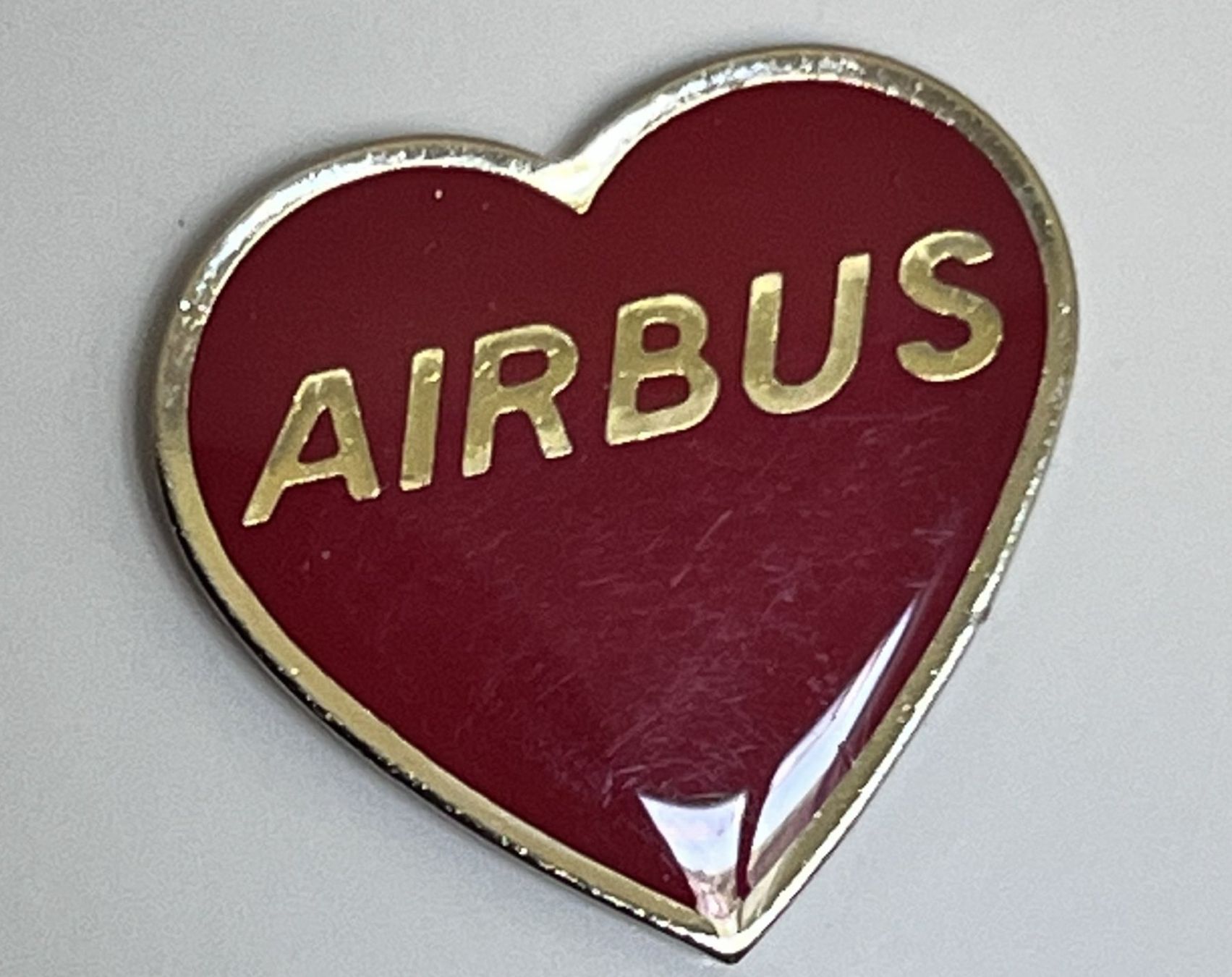 Placchette & Badge: Pin Airbus Herz – Usato da Kriens venduto da TSCH1