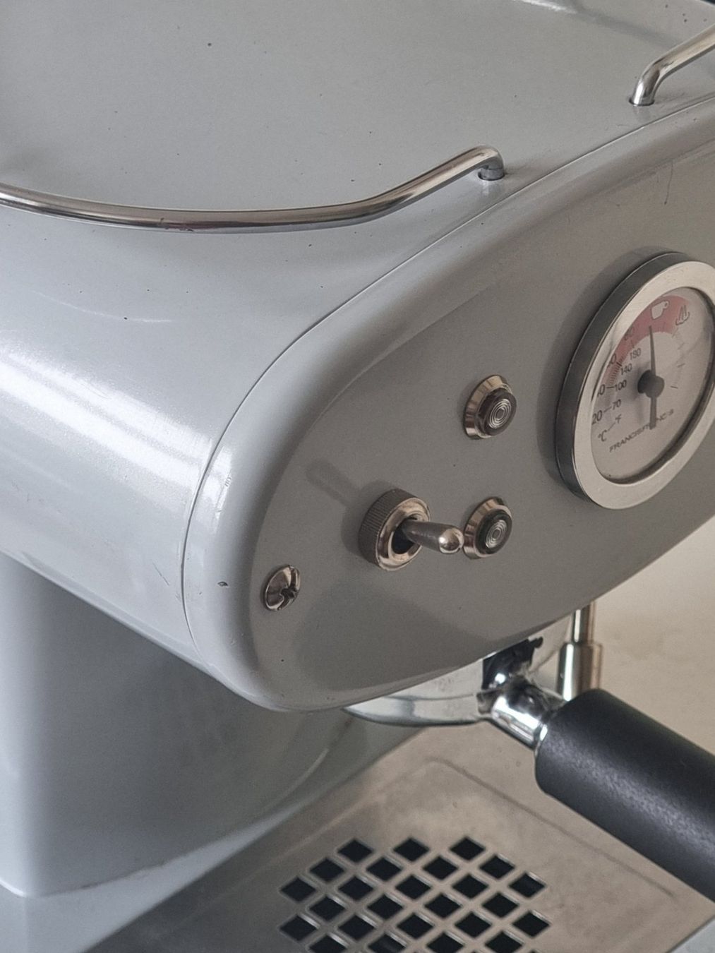 FrancisFrancis! Macchine per caffè & Macchine per espresso: E.S.E Pads Kaffeemaschine von Illy "Trio X1" Hellgrau – Usato da Zürich venduto da Pinogaudio 6