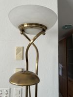 Schöne Stehlampe mit Leseleuchte, dimmbar