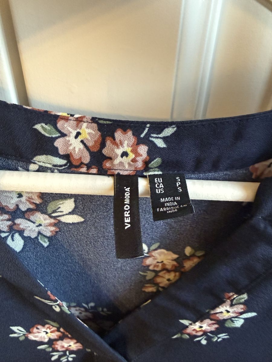 Vero Moda Camicette: VERO MODA BLUSE MIT BLUMENMUSTER – Usato da Kehrsatz venduto da Skoppa 1