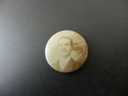 Alter Badge - Junger Mann