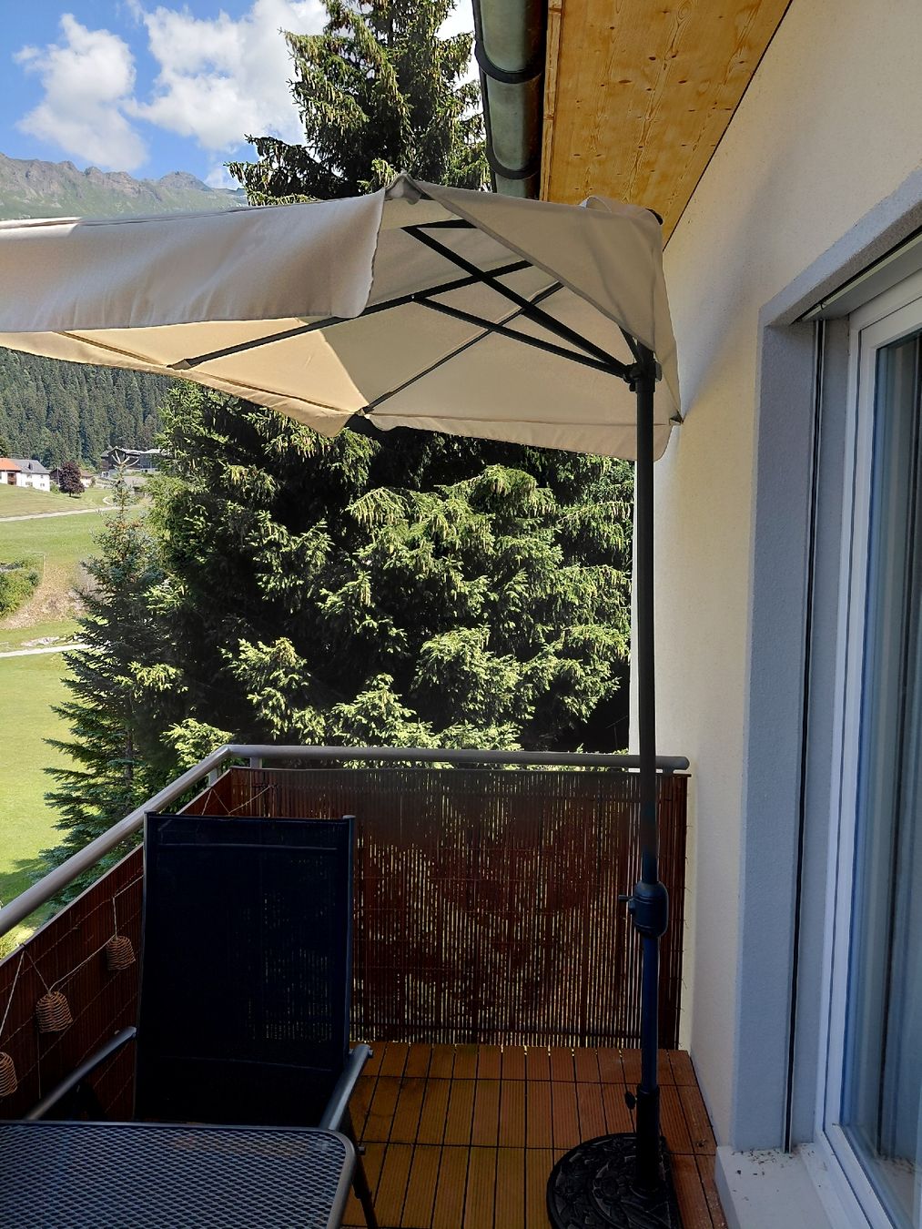 Ombrelloni: Halbrund Sonnenschirm beige 160 cm Durchmesser – Usato da Oberwil-Lieli venduto da and_c7yn